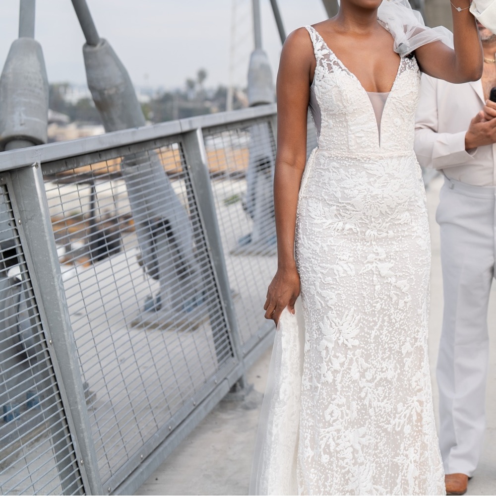 Ivory Weddings Dress with detachable train